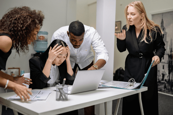 Illustration showing businesses without a digital marketing strategy and low performance metrics